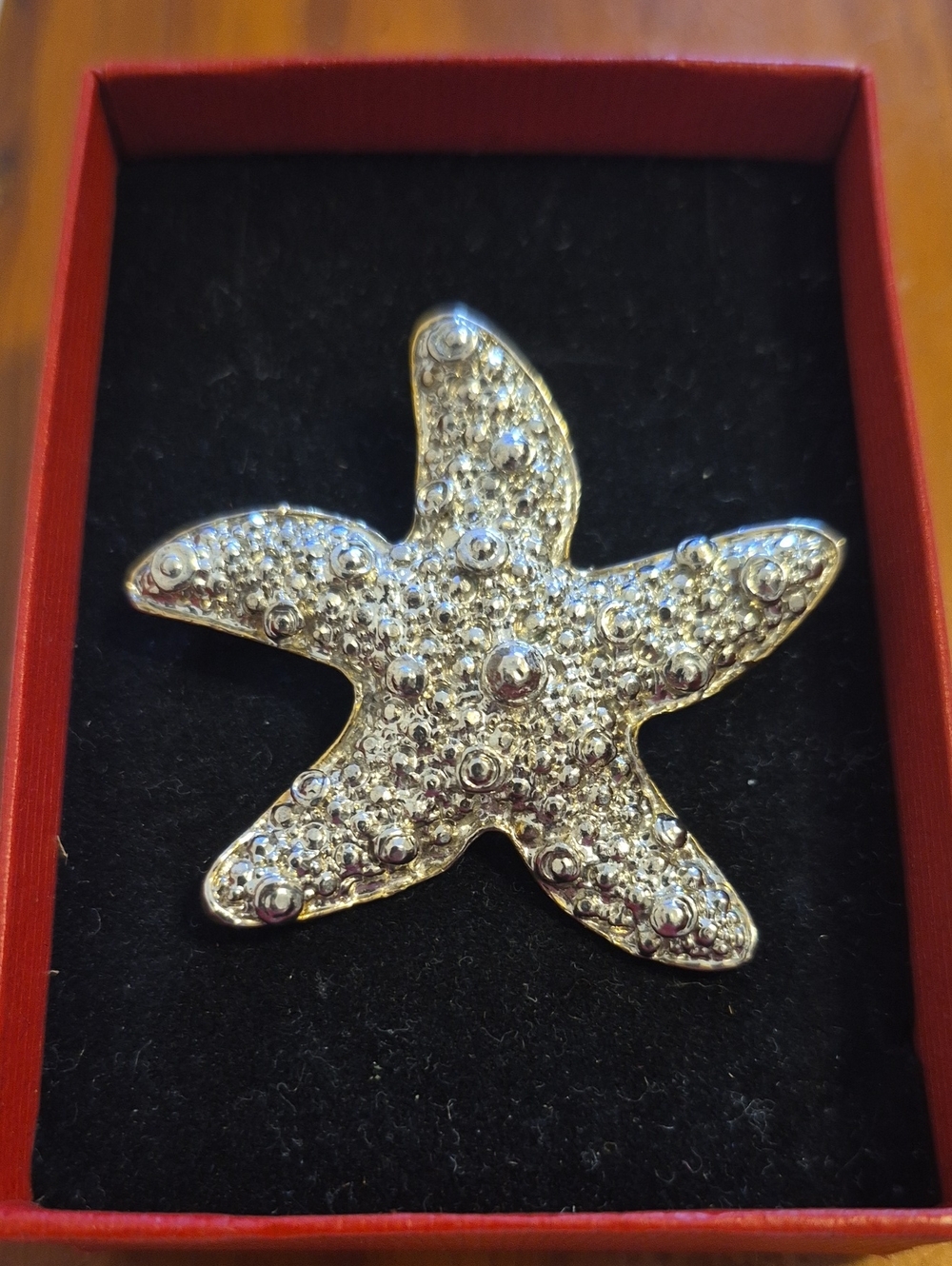Sparkling Starfish Brooch - Silver Tone